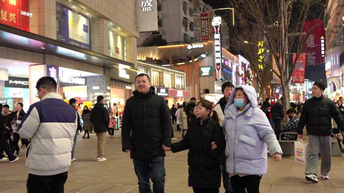 合肥淮河路步行街夜景人流