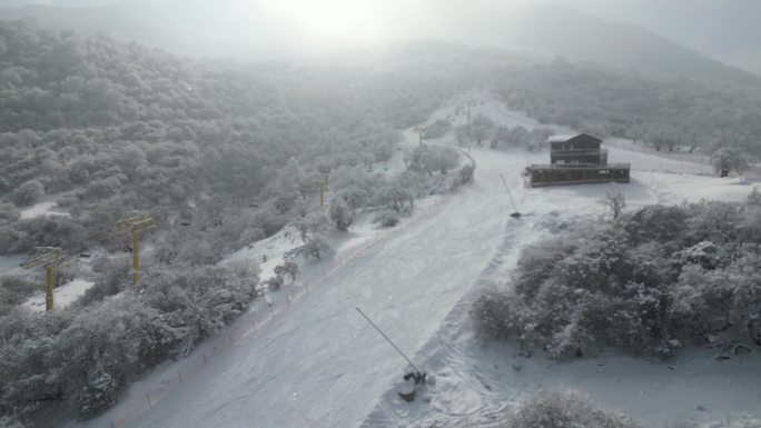 四川阿坝茂县九鼎山太子岭滑雪场风景航拍