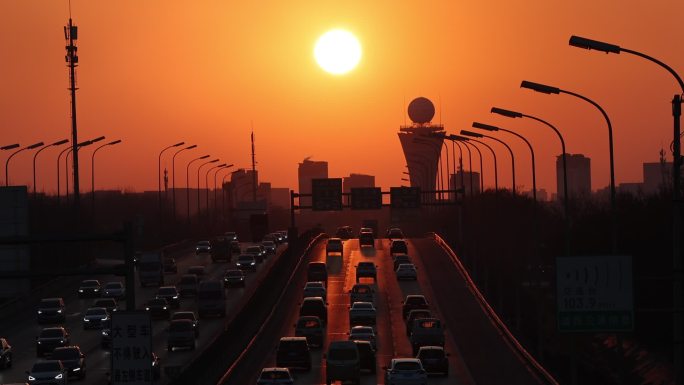 高清实拍夕阳下繁华的北京五环路交通视频