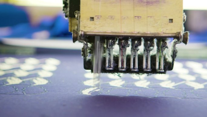 现代布料厂缝纫过程特写