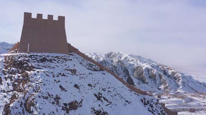 航拍嘉峪关悬壁长城雪景