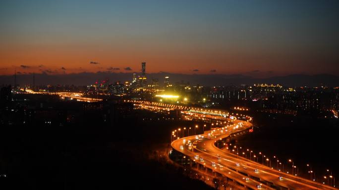 夜晚繁荣都市车流北京城市交通车流S弯