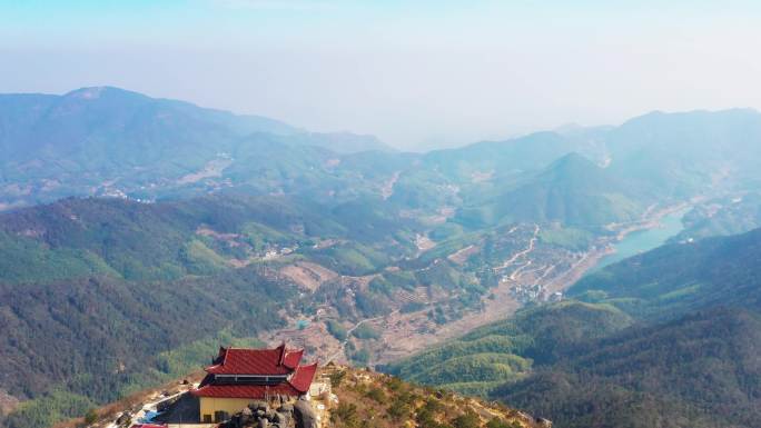 台州黄岩南正顶，南正尖，山顶上的雪景风景