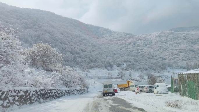 四川阿坝茂县九鼎山太子岭滑雪场风景