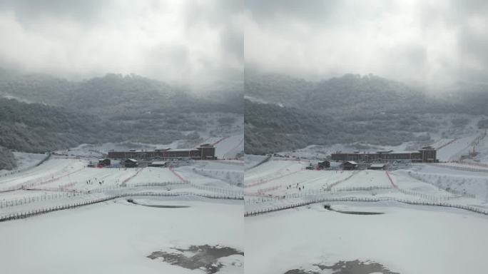 四川阿坝茂县太子岭滑雪场风景竖屏航拍