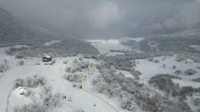 四川阿坝茂县九鼎山太子岭滑雪场风景航拍