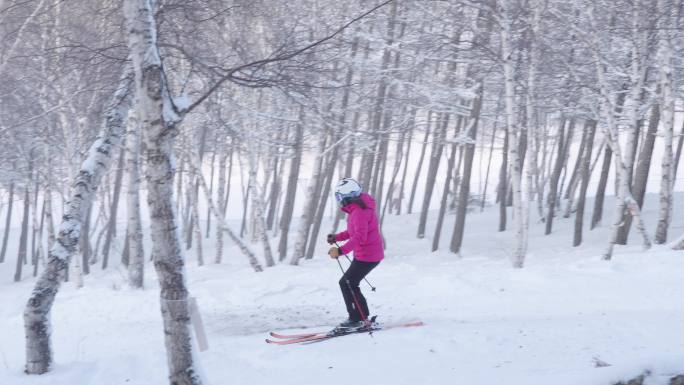 林子里滑野雪的人 崇礼万龙滑雪场