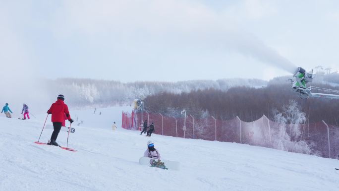 瘫坐在雪道中间 崇礼万龙滑雪场