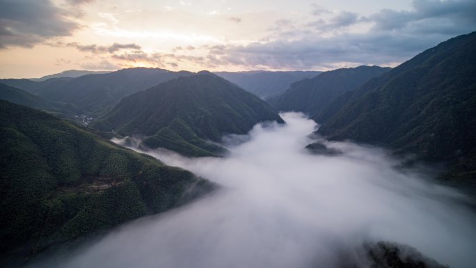 南方原始次森林瀑布云海日出【精品】