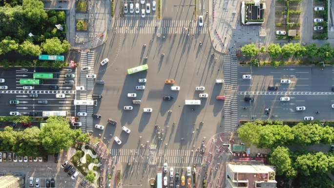 城市十字路口繁忙车流俯视鸟瞰航拍