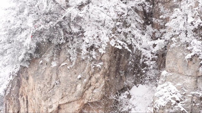 老君山下雪空镜