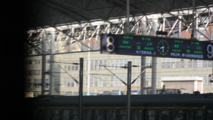 龙年上海火车站站台时刻表