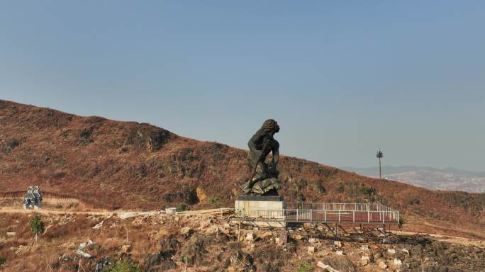 东方猿人谷景区元谋猿人雕像