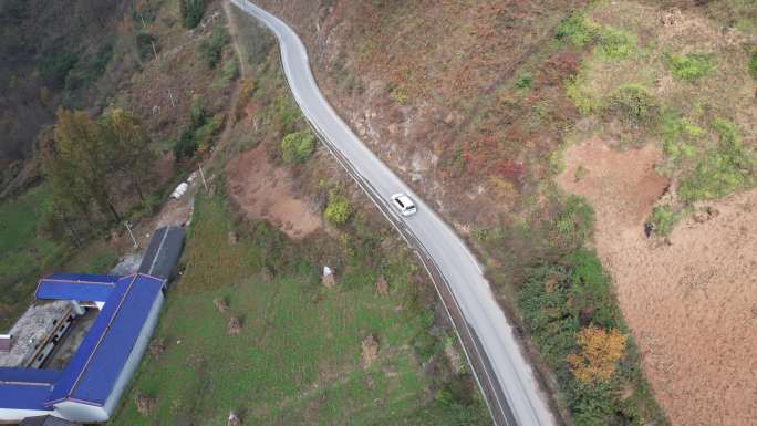 山路行车航拍