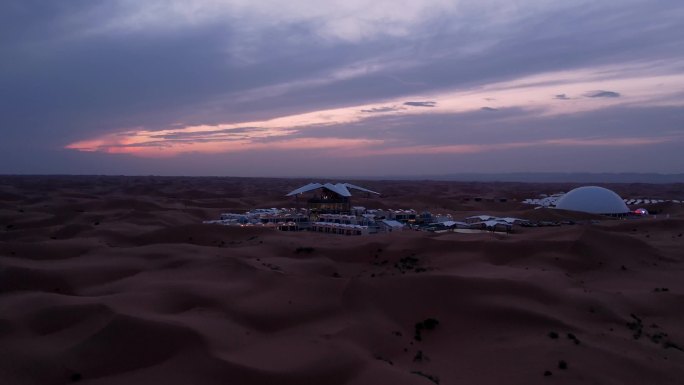 宁夏中卫沙坡头景区星星酒店晚霞航拍