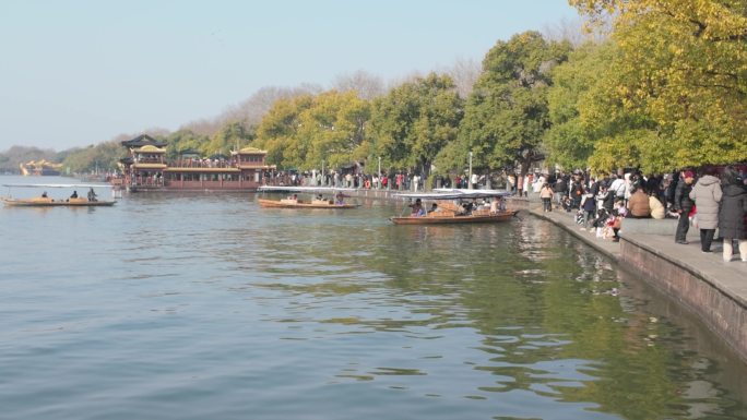 杭州西湖的手划船