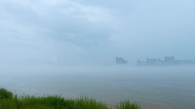 春天的长江烟雨延时