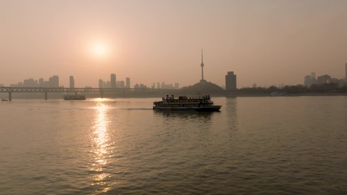 武汉长江轮渡 夕阳两江游览