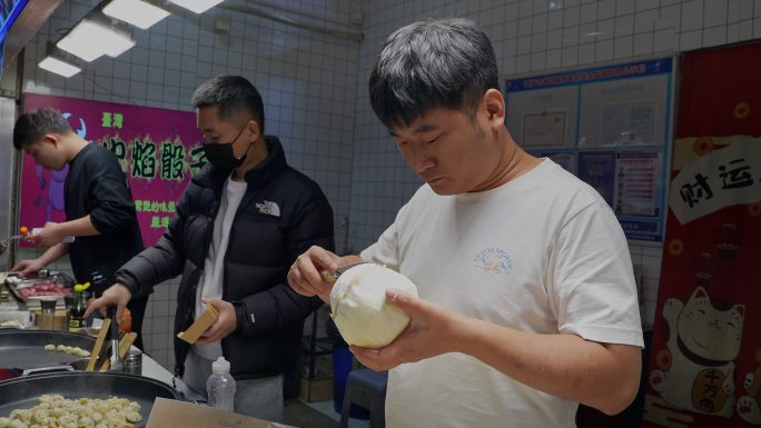 曾厝安美食：椰子汁