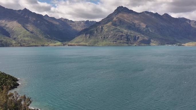 航拍新西兰瓦卡普蒂湖