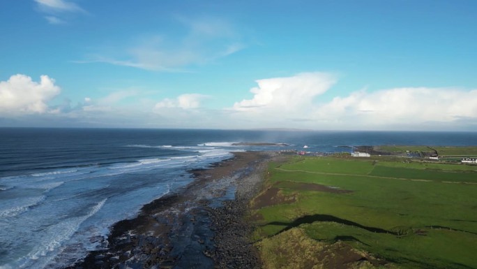 爱尔兰杜林湾缓慢的海浪拍击镜头