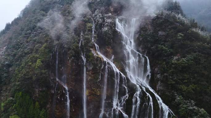 大自然瀑布流水结冰雾水雾凇严寒雾气