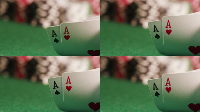 打牌两张a，背景是扑克筹码