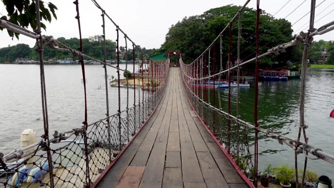 吉大港Rangamati区的Kaptai湖旅游中心的吊桥。