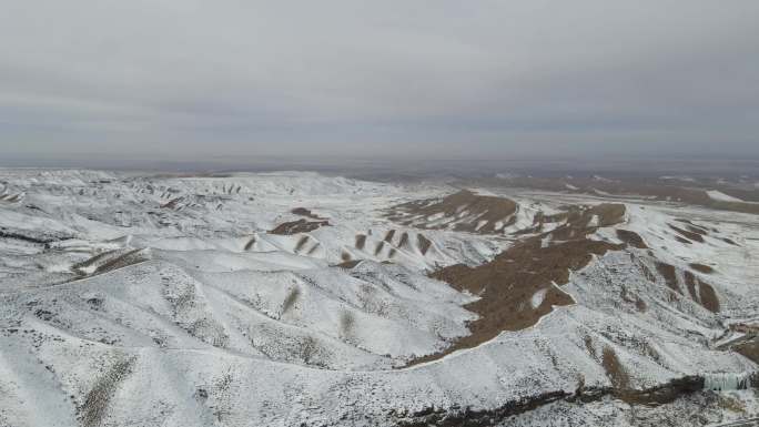 阿拉善南寺贺兰山雪景