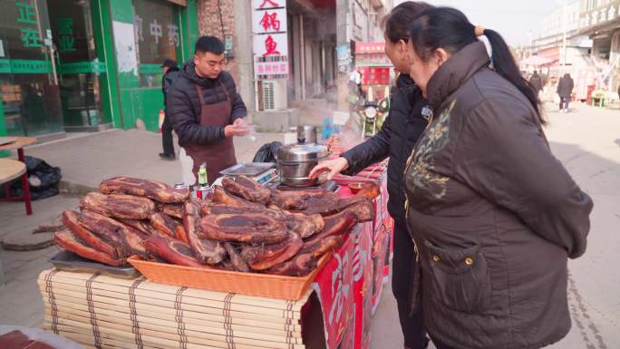 西北春节农村大集赶集购买年货买腊肉买春联
