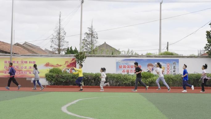 跑步 体育课 小学生 体能 锻炼 操场