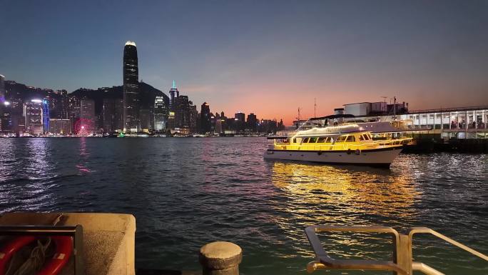 傍晚夜景香港维多利亚港