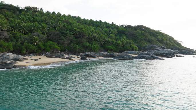 航拍海南万宁日月湾海滩风景