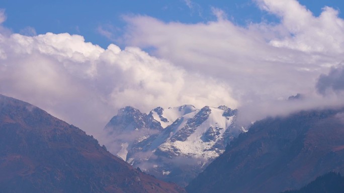 天山博格达峰雪山