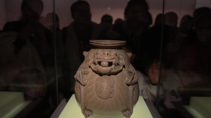 西晋青釉神兽尊，南京博物院镇馆之宝