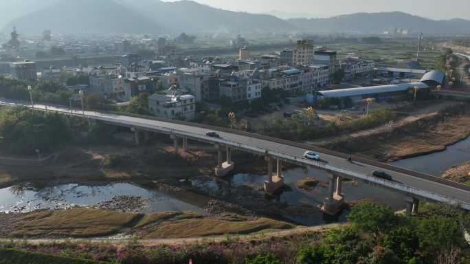 元谋县城元双公路岔路口