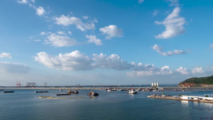 夕阳工业景观工程运输起重机仓库在物流出口终端控制。轮廓仓库货运背景集装箱堆场装载码头边港口与copy