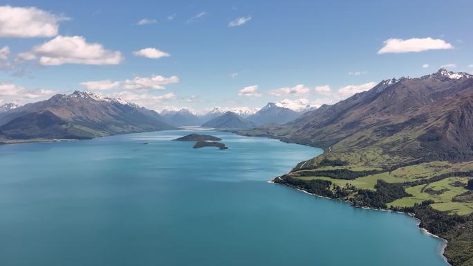 航拍新西兰瓦卡普蒂湖碧蓝风光