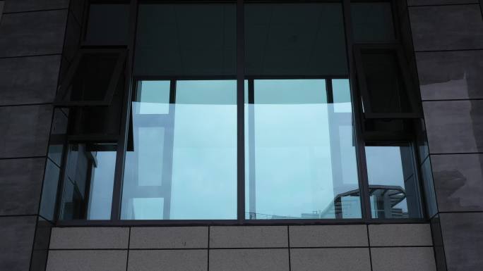 工作人员忙碌穿梭镜头