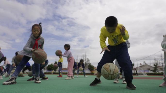 篮球 投篮 体育课 小学生 锻炼操场