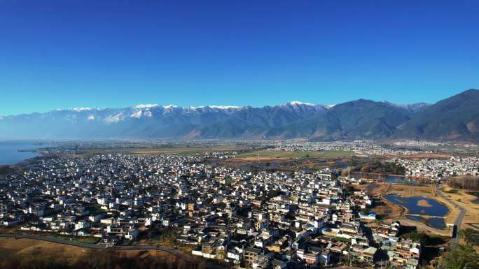 航拍云南旅游大理苍山洱海乡村田园风景