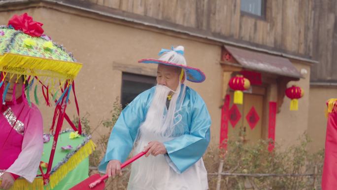 龙年春节古村竹马旱船过年年味