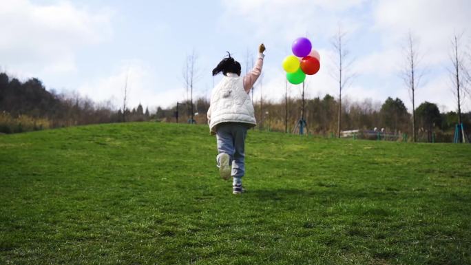 开心 女孩草坪 奔跑 奔跑的小孩 玩气球