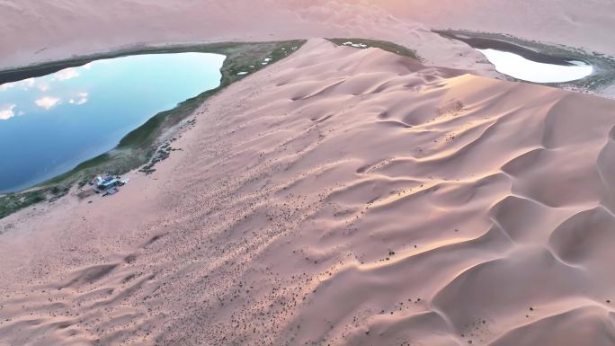 航拍原始地貌沙漠沙丘无人区中湖景绿洲