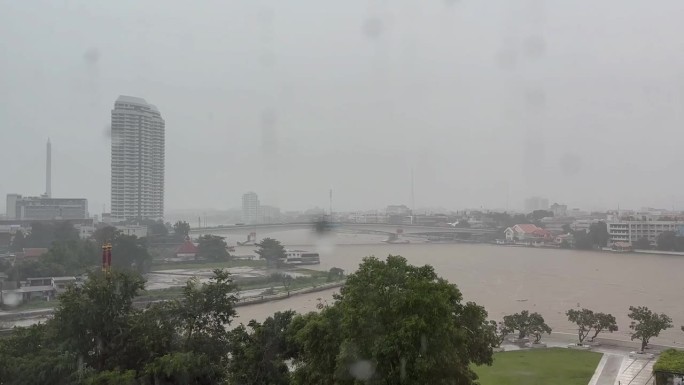 泰国曼谷省遭遇强风和暴雨