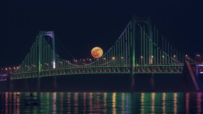 大连星海湾跨海大桥月亮延时