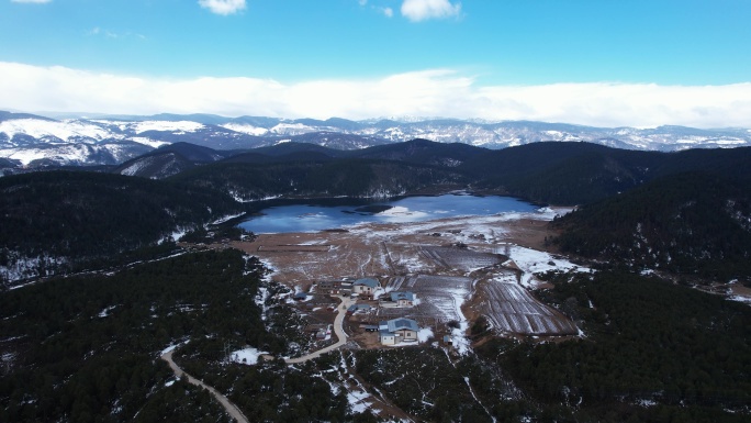 香格里拉扎西牧场高原湖泊航拍