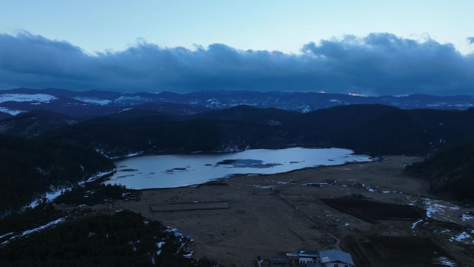 香格里拉扎西牧场高原湖泊航拍