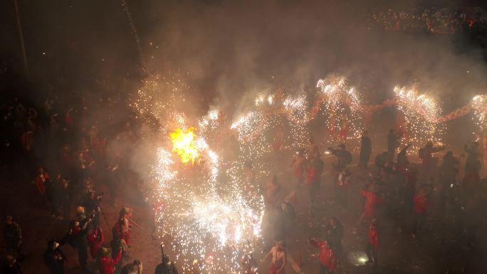 新年龙年广东潮汕民俗烟花火龙