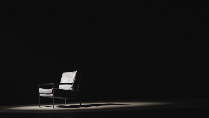 黑暗中的单人沙发椅子孤独意向